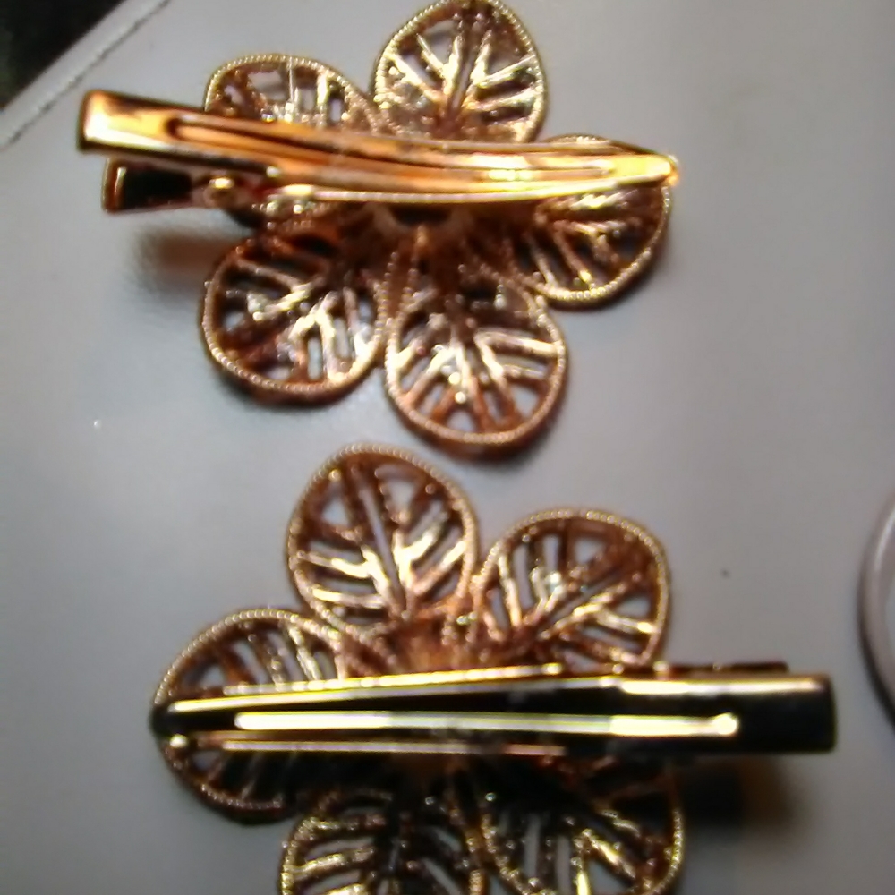 Flower clips - Picture 2 of 2